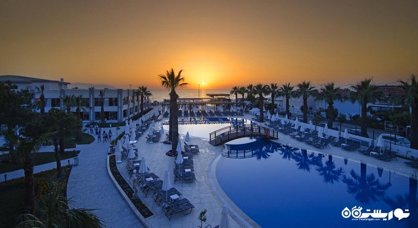 استخر روباز و چشم انداز غروب خورشید